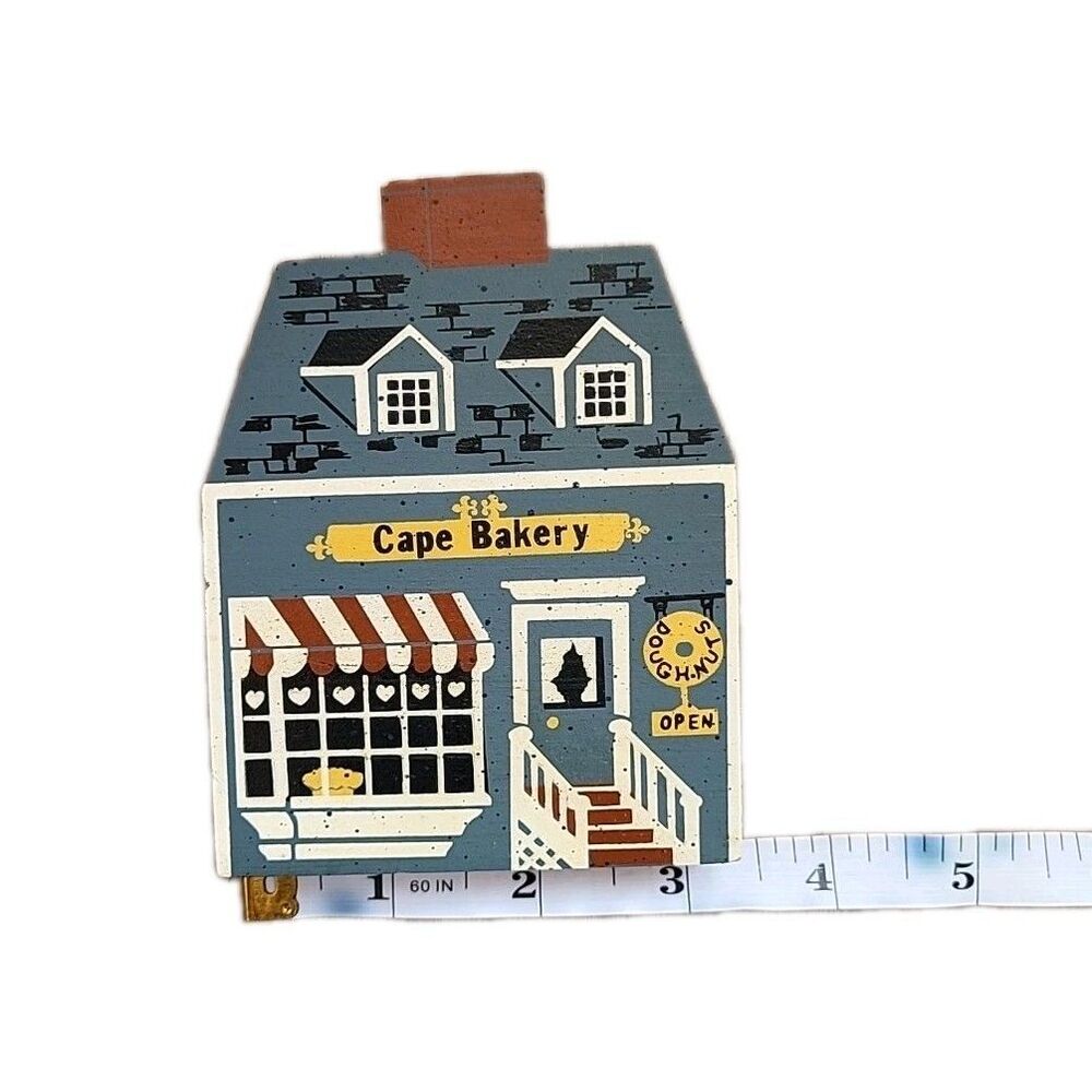 Cats Meow (7 Pc) Lighthouse, Flagpole & Mercantiles, House,2 Stores & Bakery EUC - Picture 8 of 16